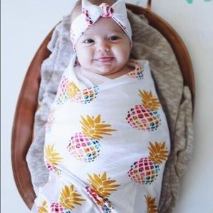 Milkmaid GOODS pineapple swaddle set with headband